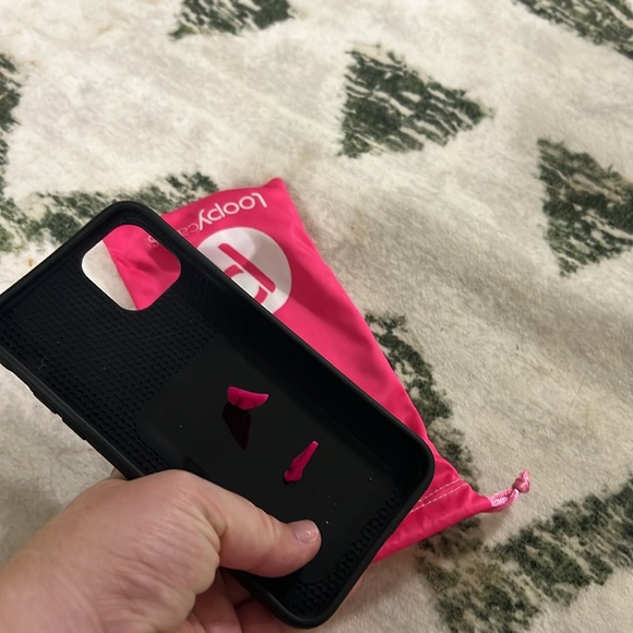 Black cheetah, pink loop iPhone 13 max - Picture 2 of 2